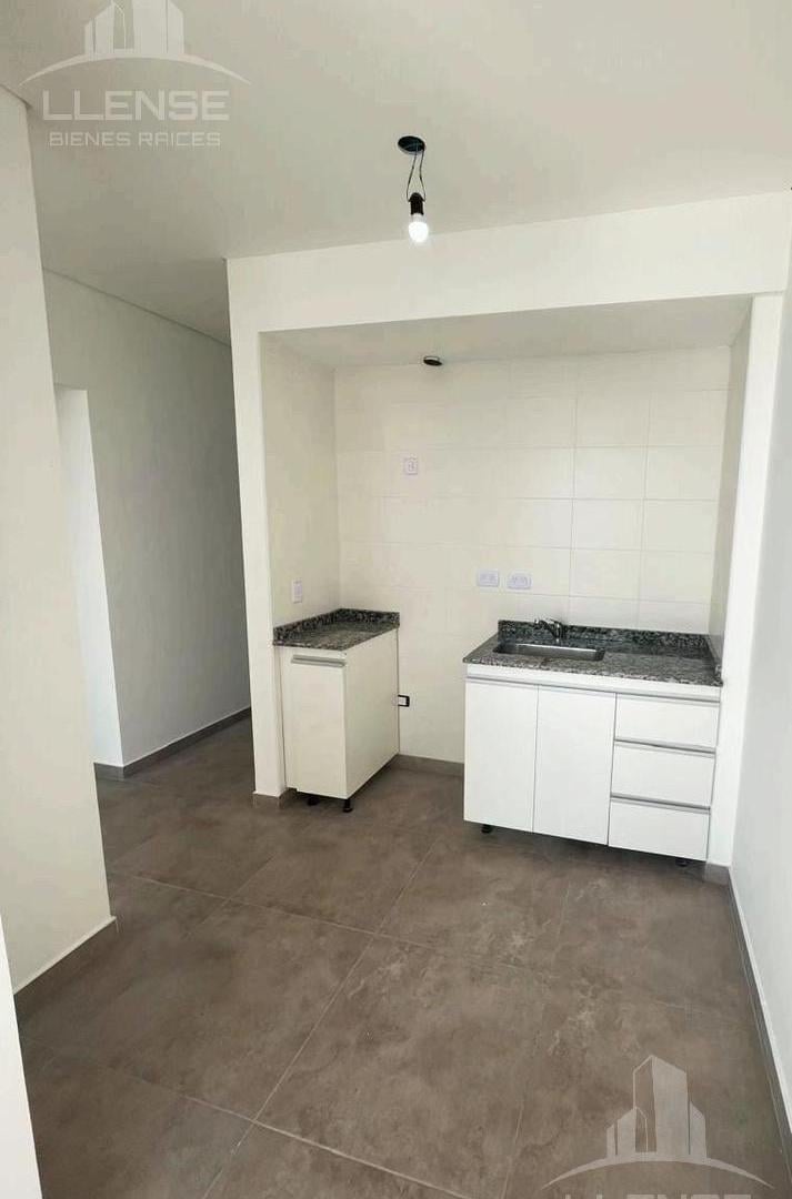 Foto de Departamento 2 ambientes con balcón al frente y cochera en alquiler - Ezpeleta Este, imagen 4