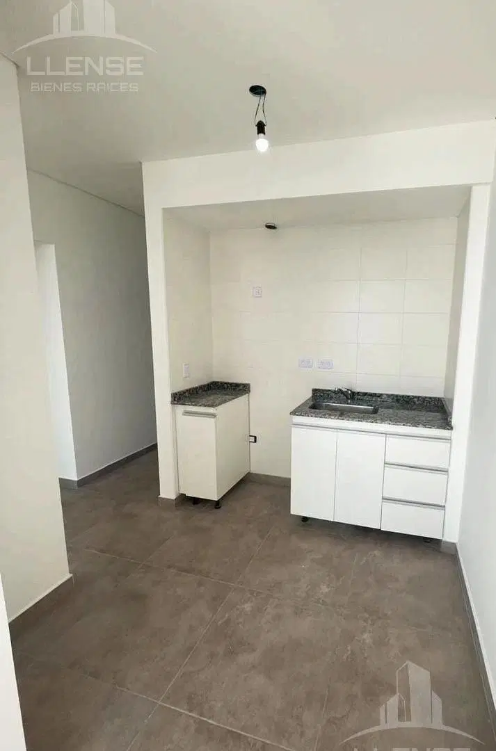 Departamento 2 ambientes con balcon en alquiler - Ezpeleta Este 4