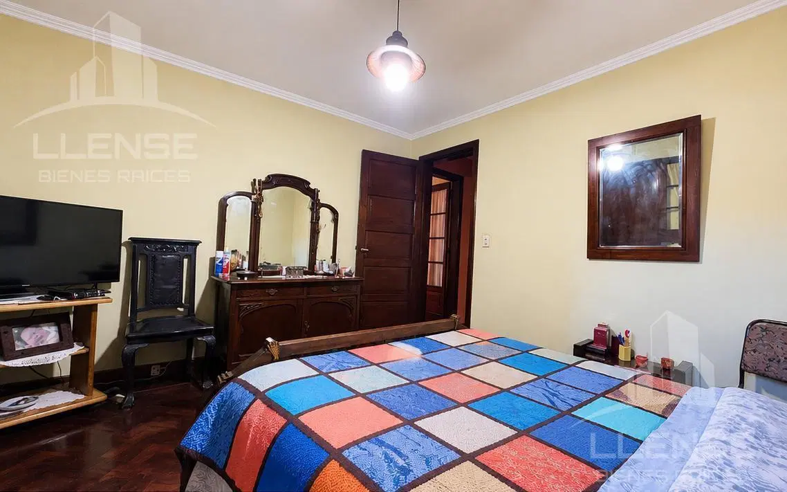 Casa 3 ambientes con cochera, jardín y pileta en venta - APTA CREDITO - Bernal Centro 3