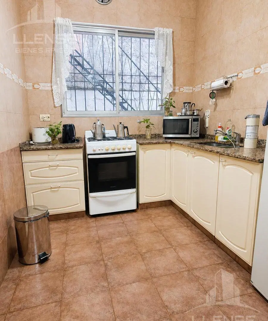 Casa 3 ambientes con cochera, jardín y pileta en venta - APTA CREDITO - Bernal Centro 4