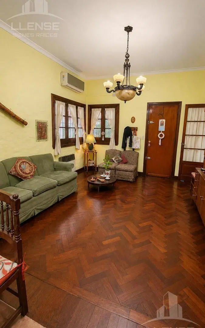 Casa 3 ambientes con cochera, jardín y pileta en venta - APTA CREDITO - Bernal Centro 2