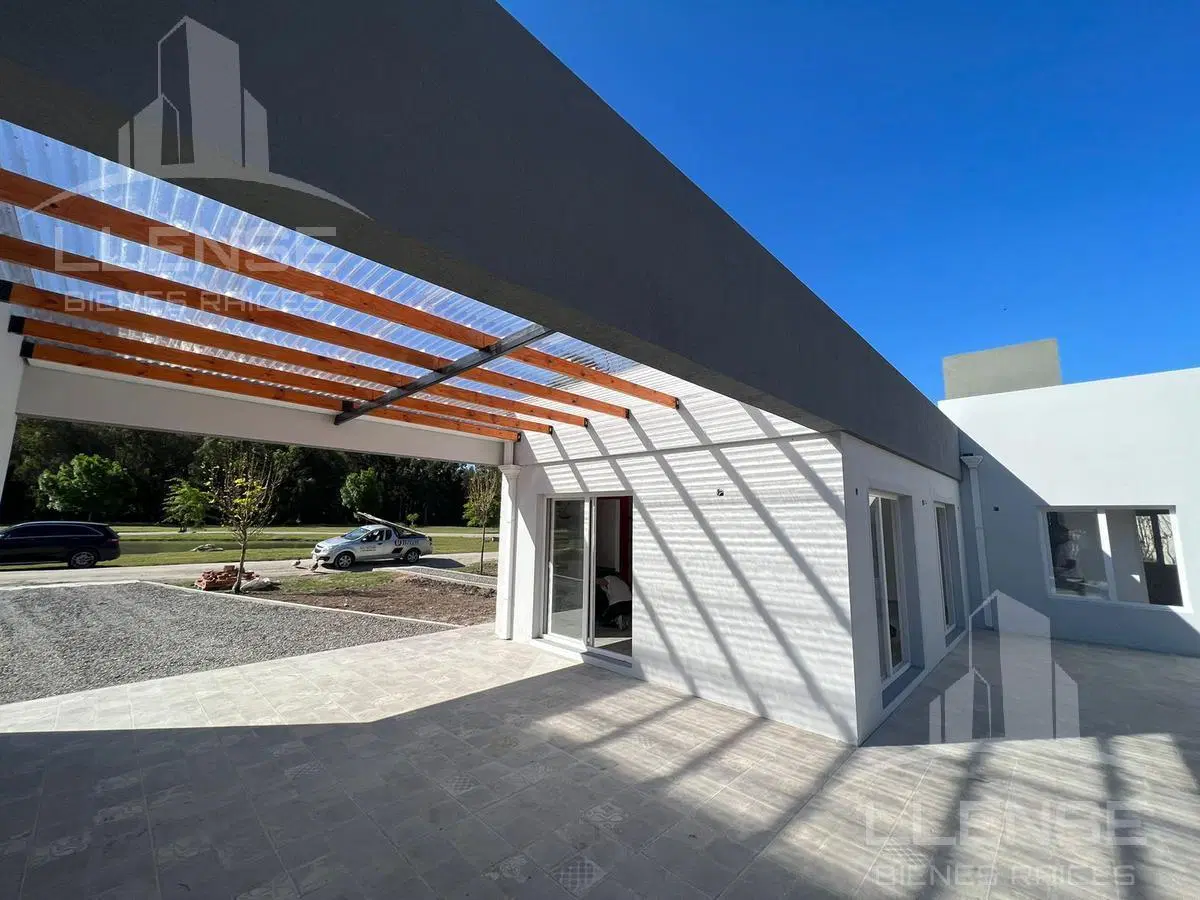 Casa 3 ambientes en venta y alquiler - Tenis Lawn Club Verónica - 90 km de la ciudad de La plata 2