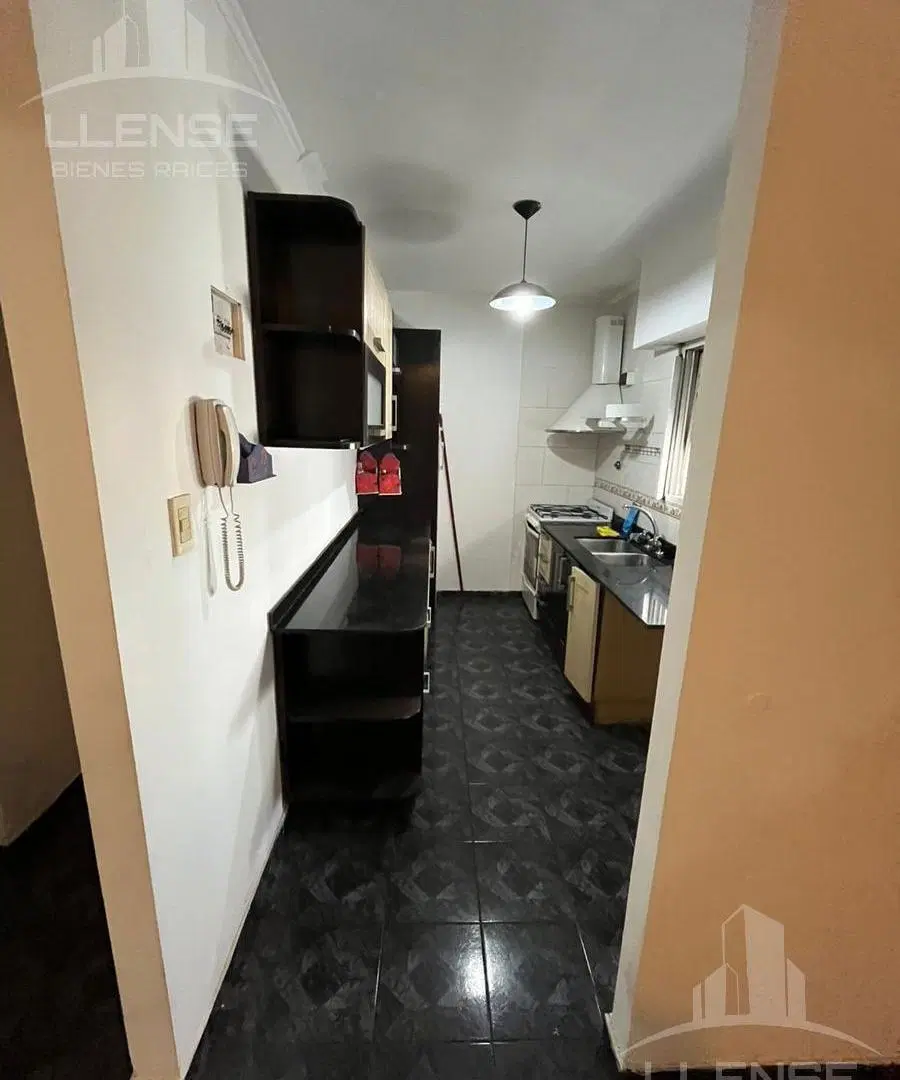 Departamento 3 ambientes en semipiso reciclado con 1 cochera en venta - Wilde 8