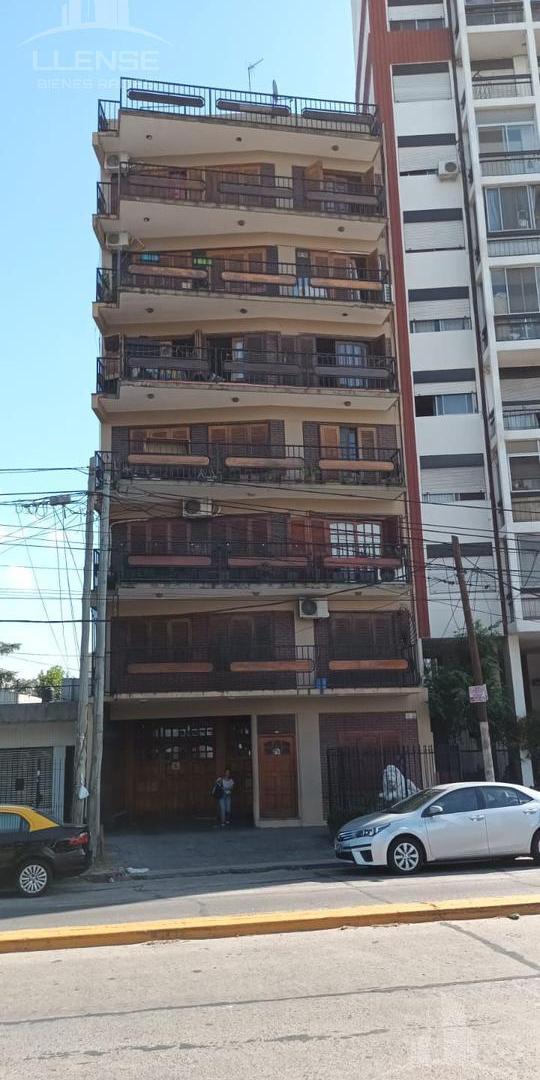 Departamento 3 ambientes en semipiso reciclado con 1 cochera en venta - Wilde