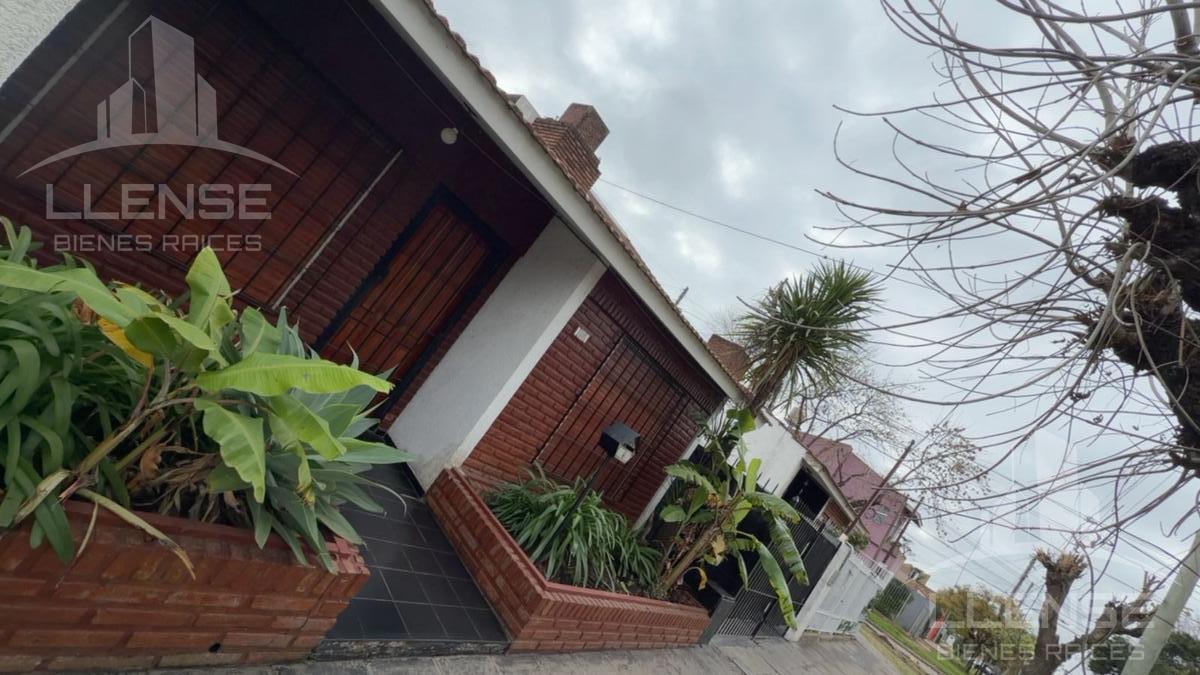 Casa 4 ambientes en venta - Quilmes Oeste