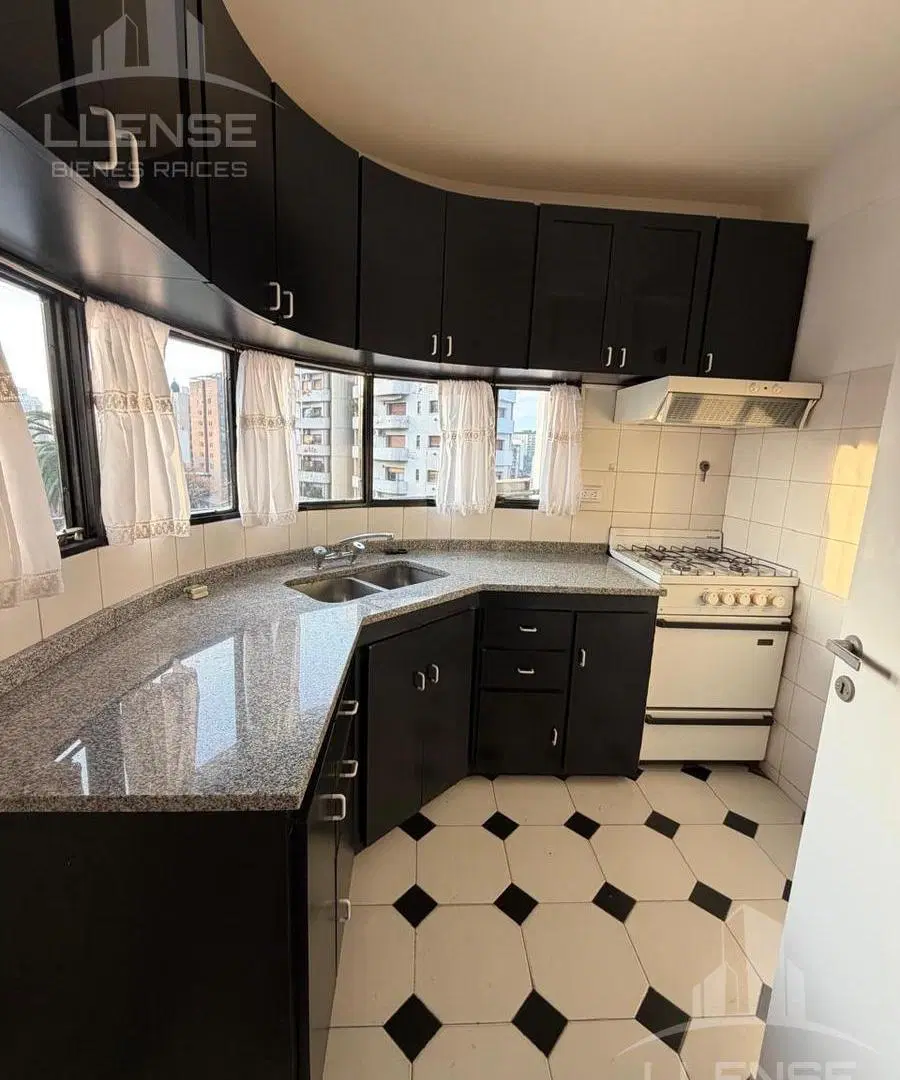 Departamento 2 ambientes con balcón y cochera en alquiler - Quilmes 5