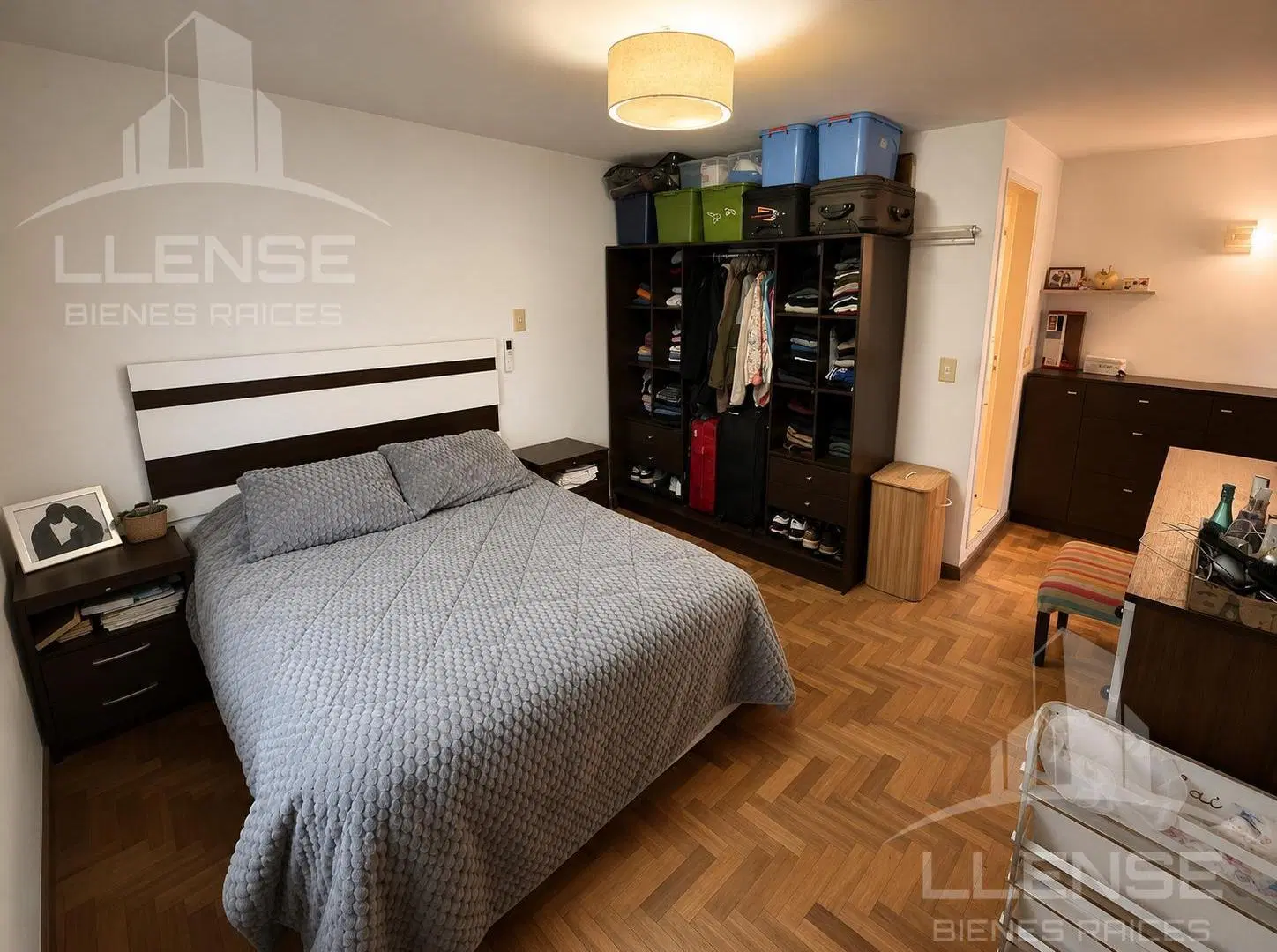 Casa 4 ambientes con patio en venta - APTO CREDITO - Barrio Parque Bernal 5