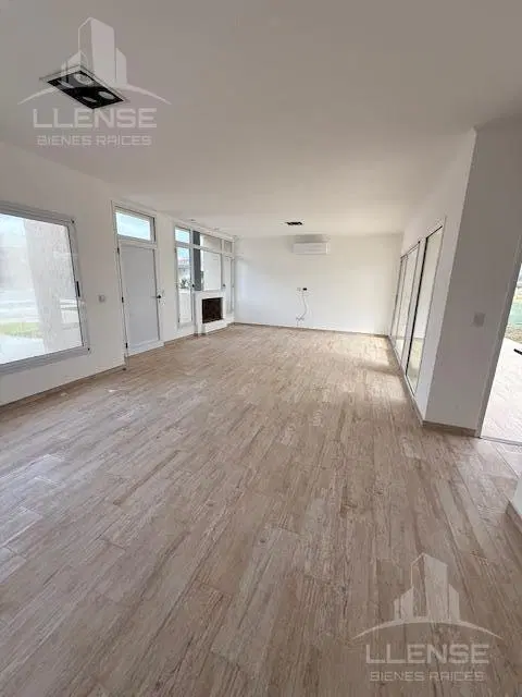 Casa 4 ambientes con pileta en alquiler - Guillermo E Hudson 1