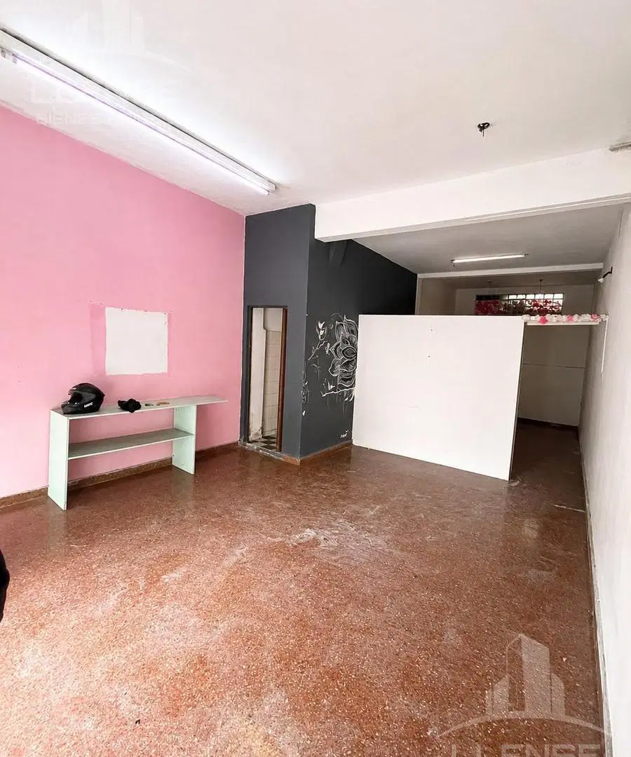 Local aprox 50m2 con 2 baños sobre avenida en alquiler - QUILMES OESTE - Apto varios rubros 3