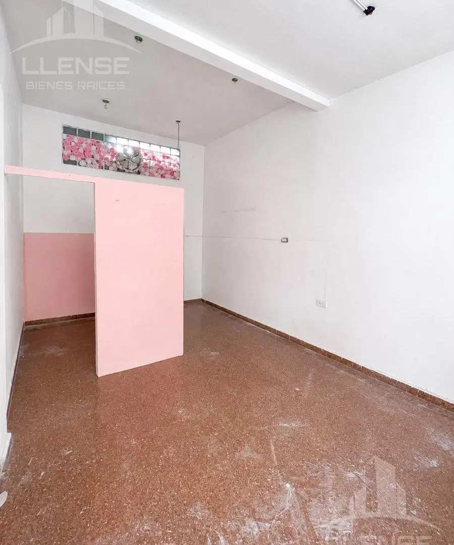 Local aprox 50m2 con 2 baños sobre avenida en alquiler - QUILMES OESTE - Apto varios rubros 5