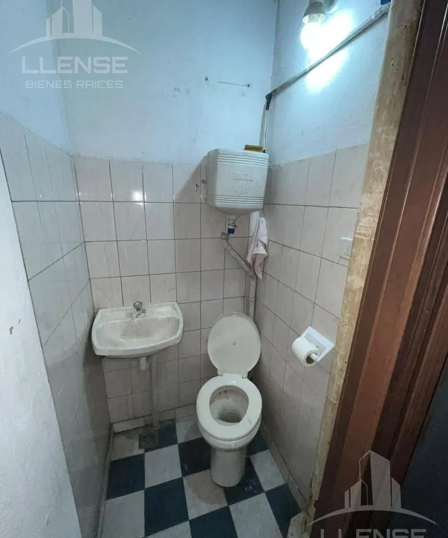 Local aprox 50m2 con 2 baños sobre avenida en alquiler - QUILMES OESTE - Apto varios rubros 4