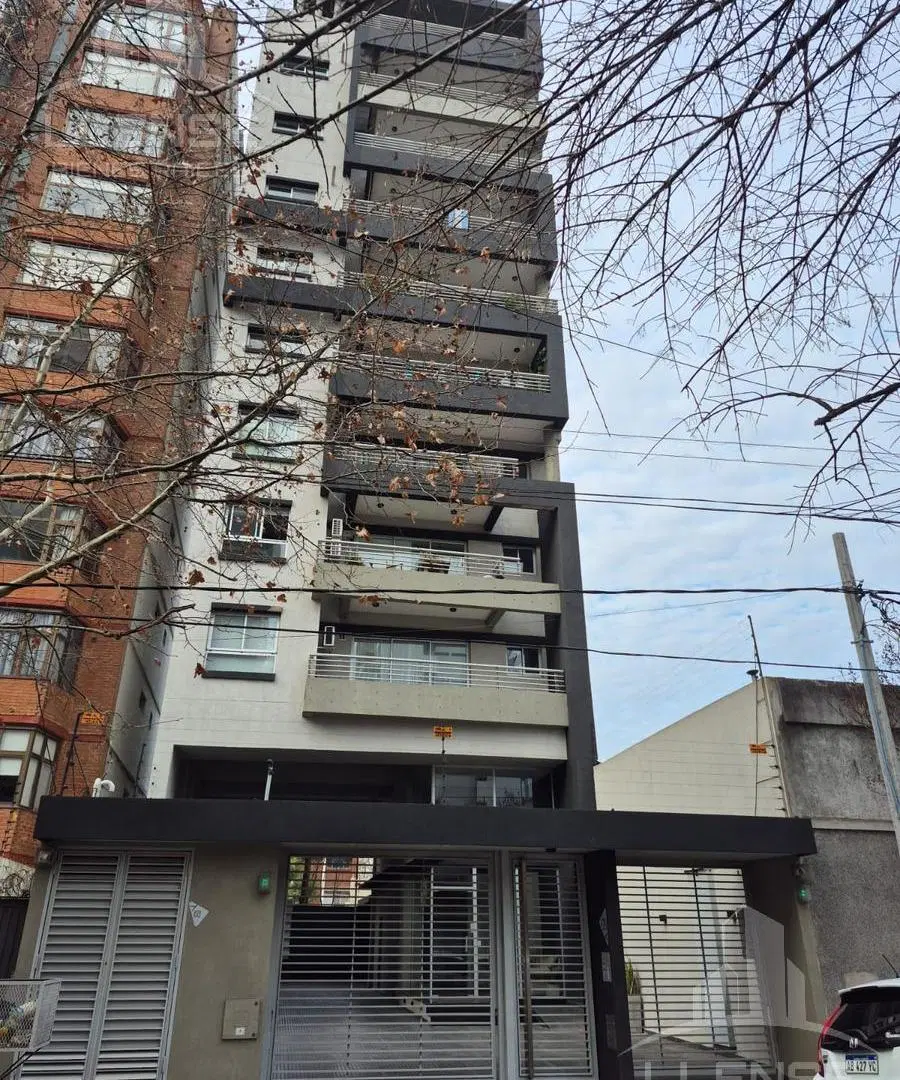 Departamento piso 3 ambientes con cochera en venta - Quilmes centro 2