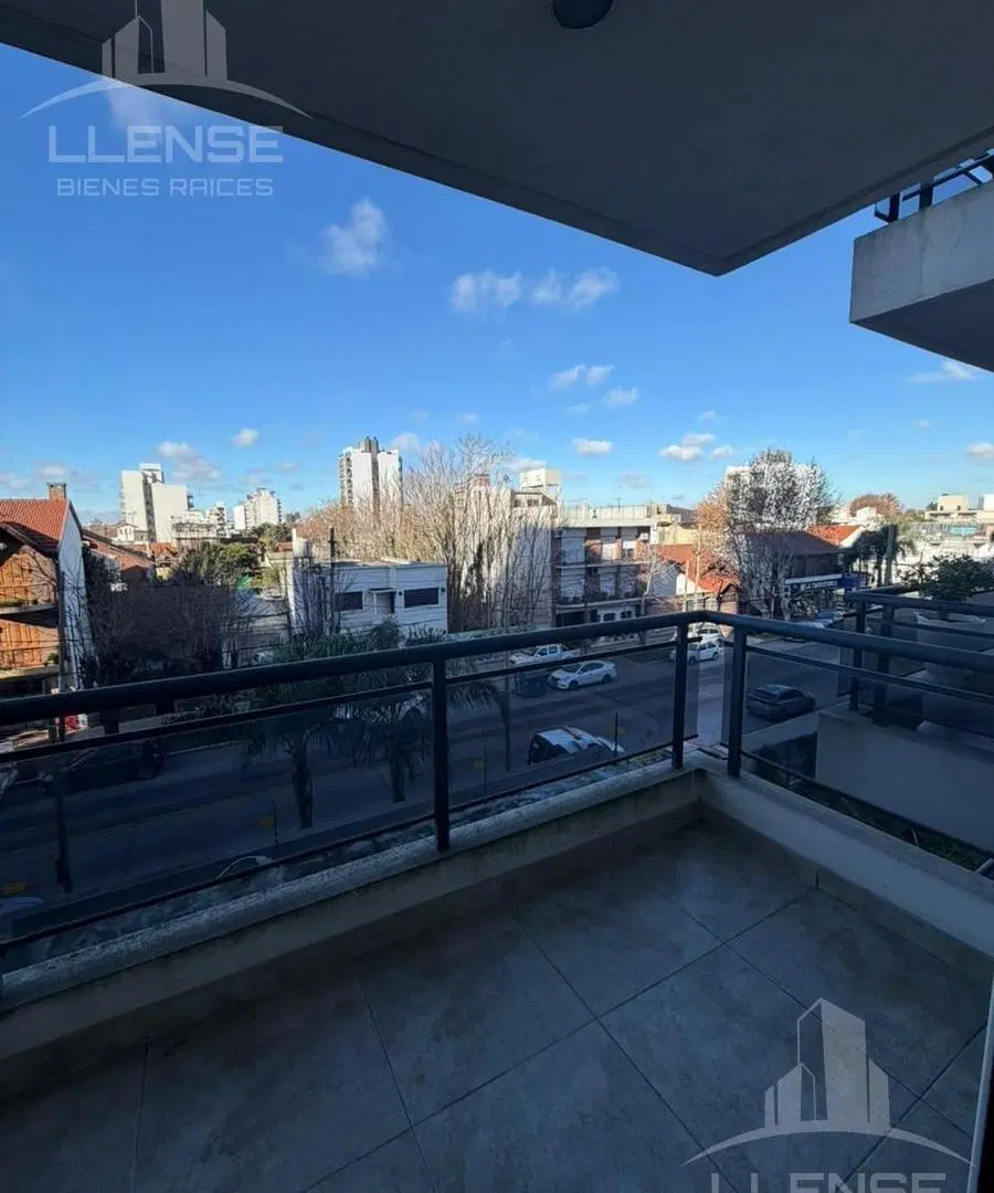 Departamento 3 ambientes con balcón y baulera en venta - Bernal 5