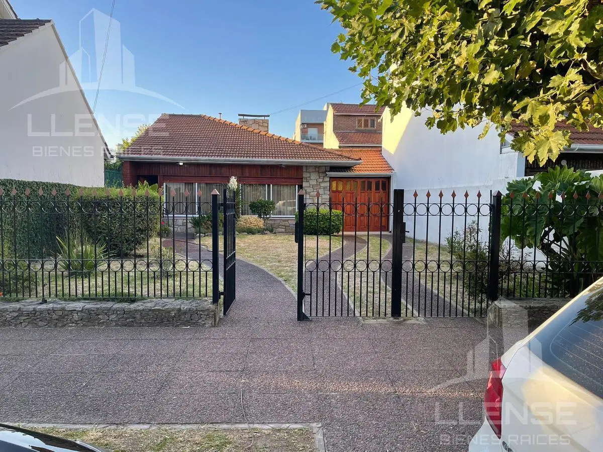Casa 4 ambientes con jardín en venta - APTA CREDITO - Quilmes Oeste 2