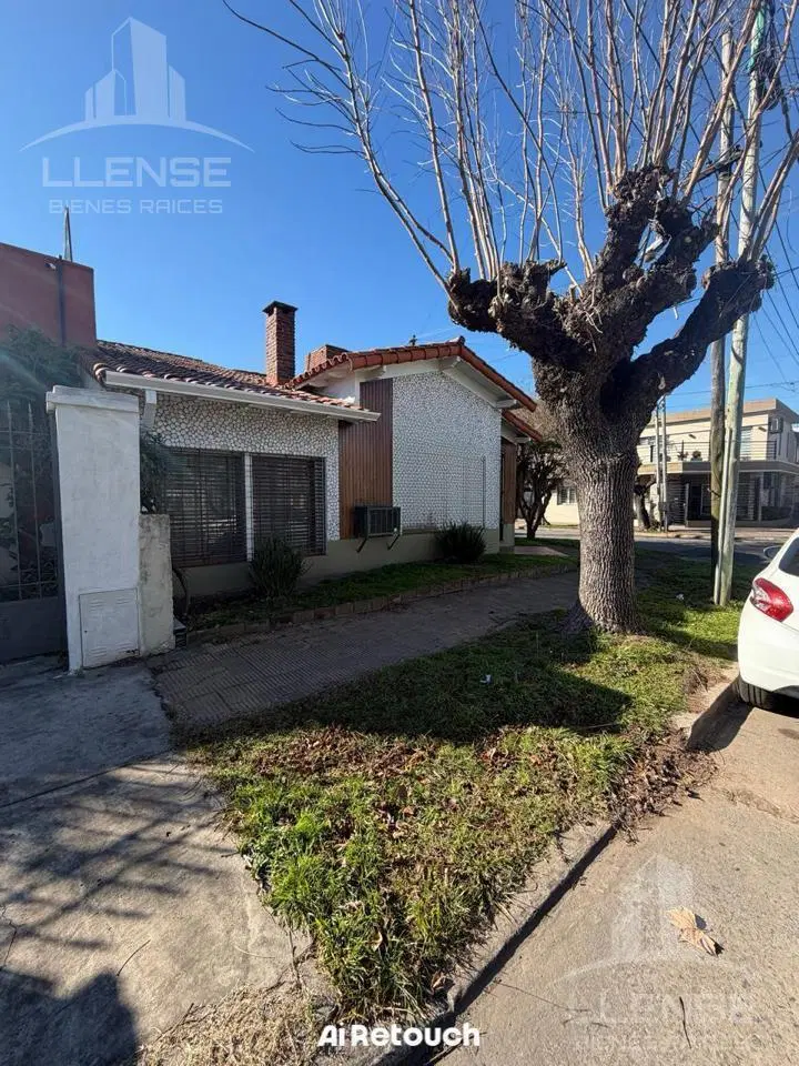 Casa 5 ambientes con jardín en venta - APTO CREDITO - Quilmes 1