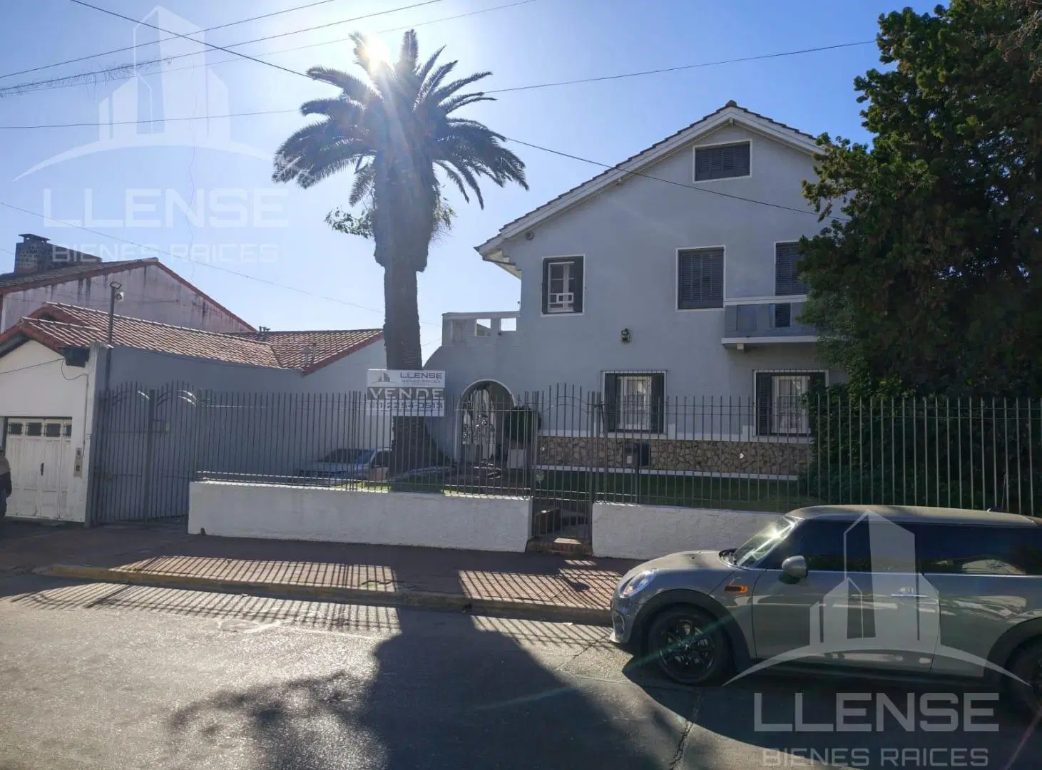 Casa 7 ambientes de 400m2 cubiertos, reciclada a nuevo con jardín y pileta en venta - Quilmes 2