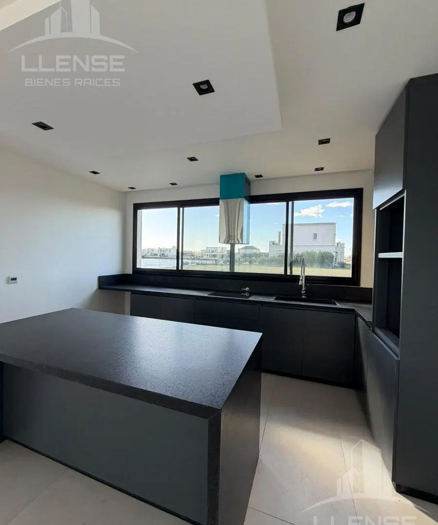 Casa 5 ambientes con pileta y lote fondo lago en venta a estrenar- Barrio Privado Magallanes Hudson 3