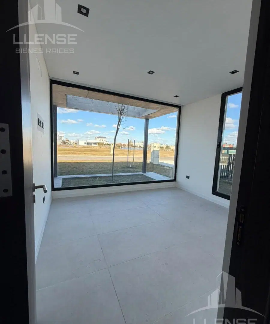 Casa 5 ambientes con pileta y lote fondo lago en venta a estrenar- Barrio Privado Magallanes Hudson 4