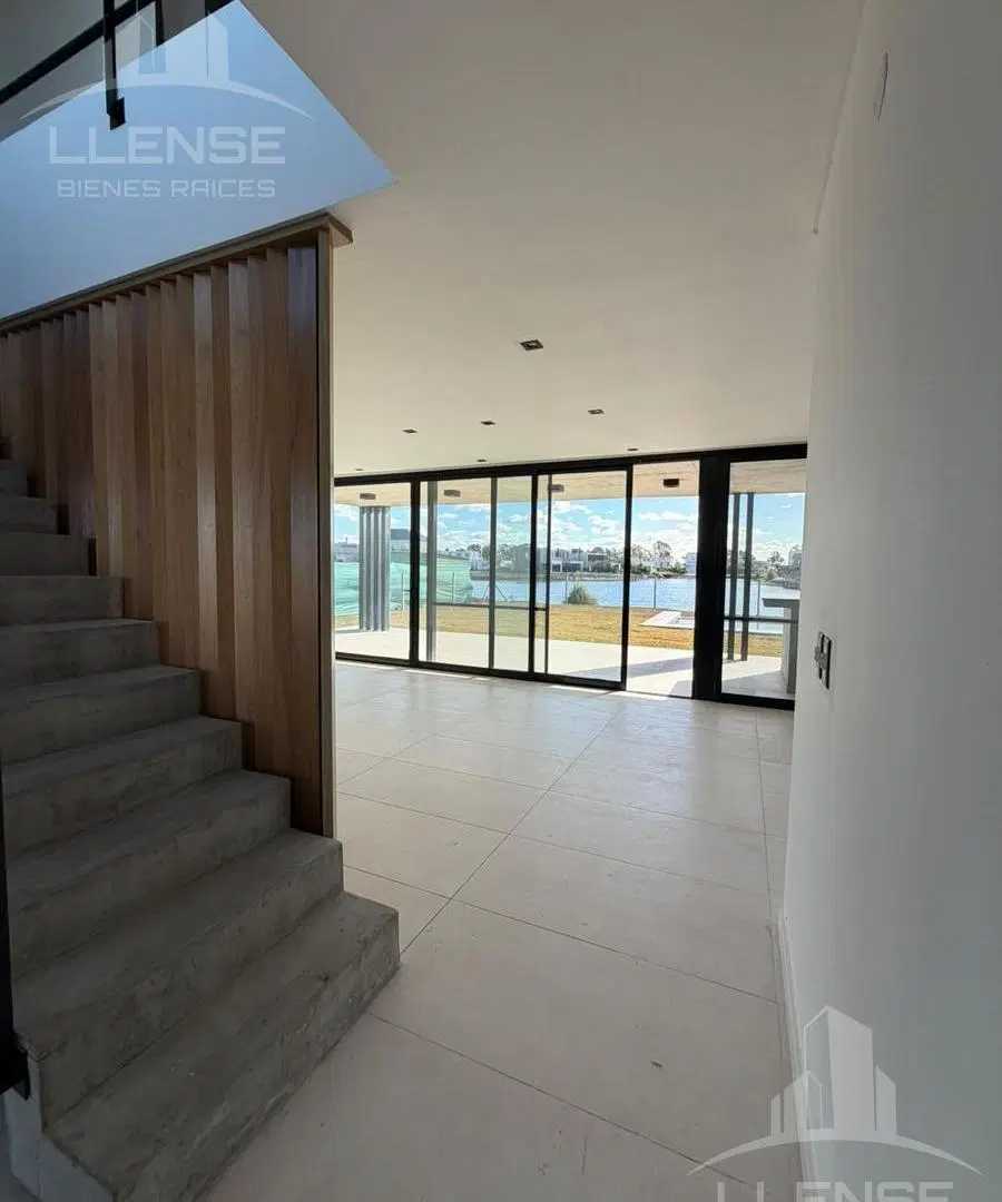 Casa 5 ambientes con pileta y lote fondo lago en venta a estrenar- Barrio Privado Magallanes Hudson 2