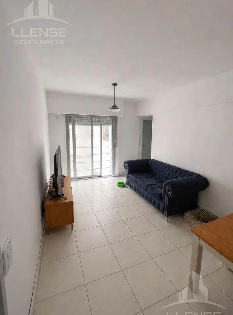 Departamento 2 ambientes con balcón francés en alquiler - Quilmes centro 1