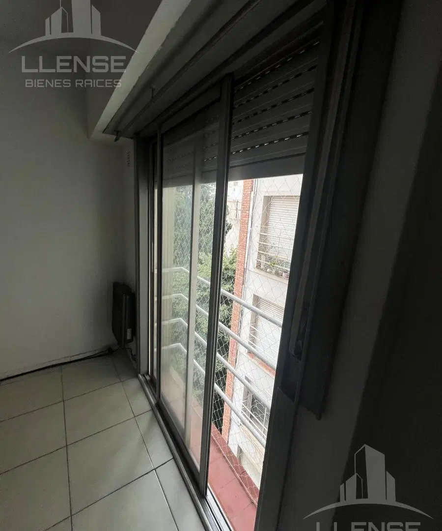 Departamento 2 ambientes con balcón francés en alquiler - Quilmes centro 4