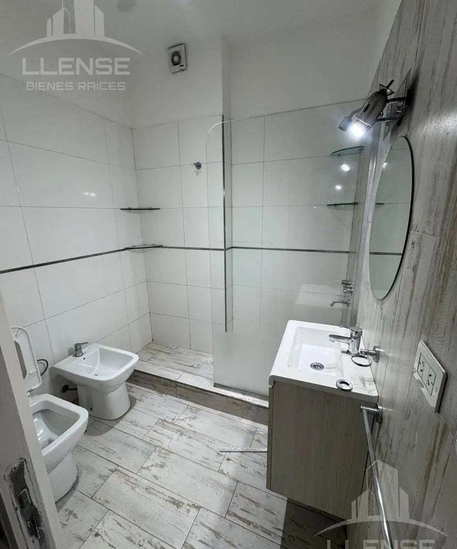 Departamento 2 ambientes con balcón en alquiler - Ezpeleta Centro 3