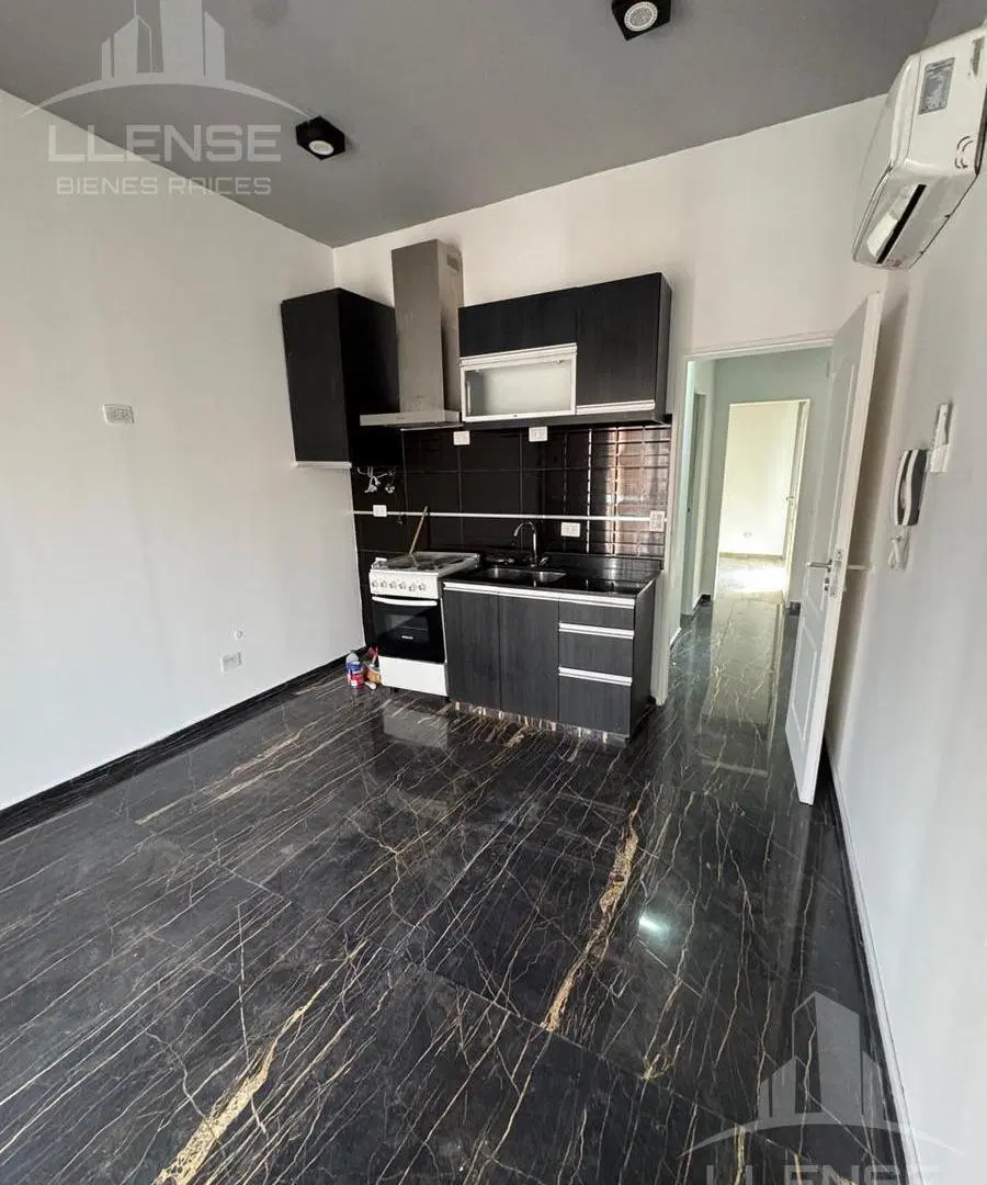 Departamento 2 ambientes con balcón en alquiler - Ezpeleta Centro 8