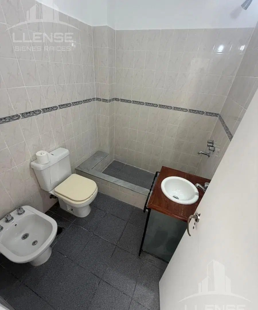 Departamento 3 ambientes reciclado en venta, terraza quincho, primer piso APTO CREDITO Quilmes Oeste 8
