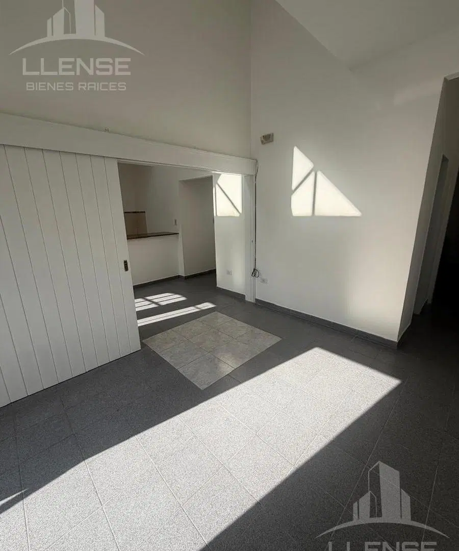 Departamento 3 ambientes reciclado en venta, terraza quincho, primer piso APTO CREDITO Quilmes Oeste 2