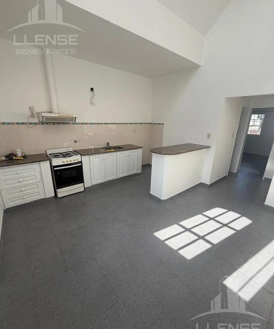 Departamento 3 ambientes reciclado en venta, terraza quincho, primer piso APTO CREDITO Quilmes Oeste 5