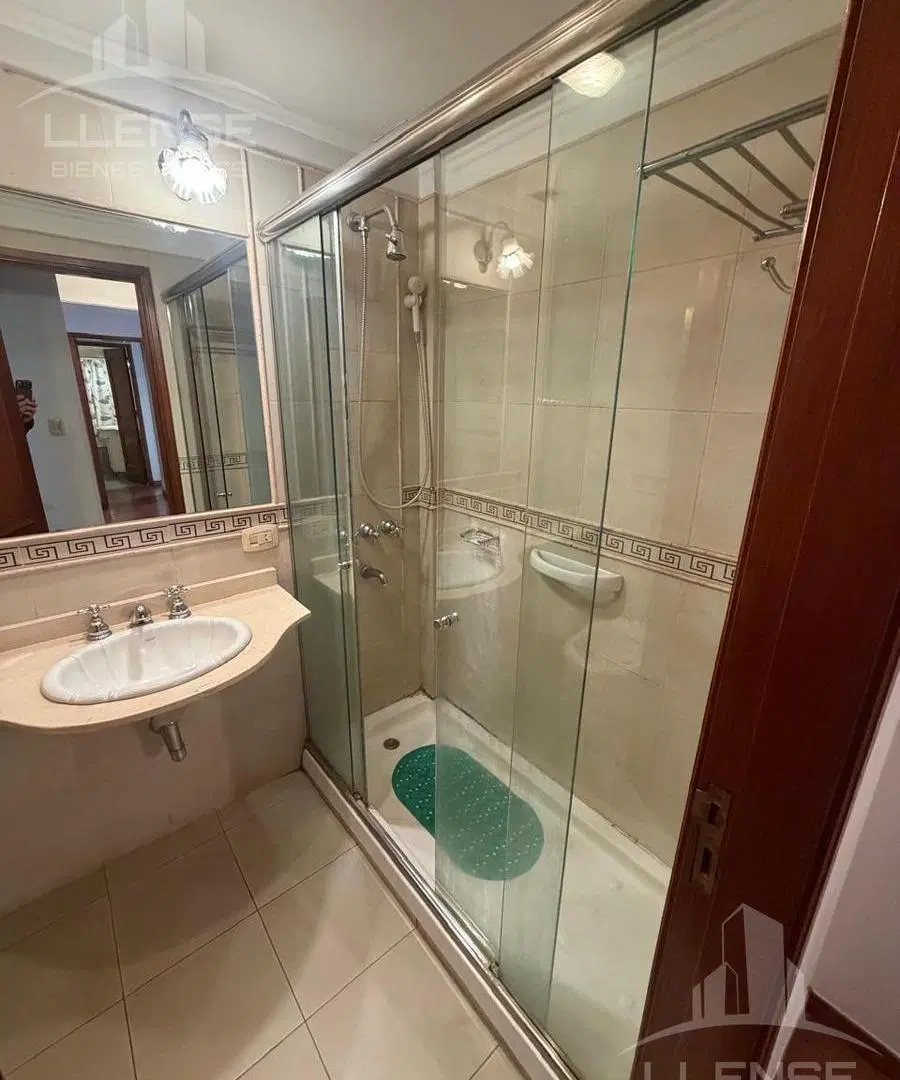 Departamento piso 4 ambientes con balcón y  2 cocheras en alquiler Quilmes Centro 3