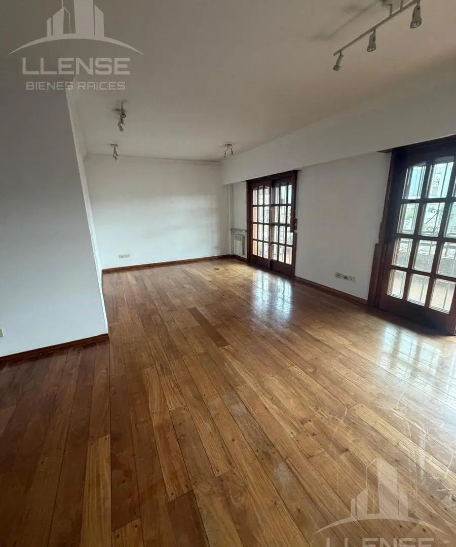 Departamento piso 4 ambientes con balcón y  2 cocheras en alquiler Quilmes Centro 2