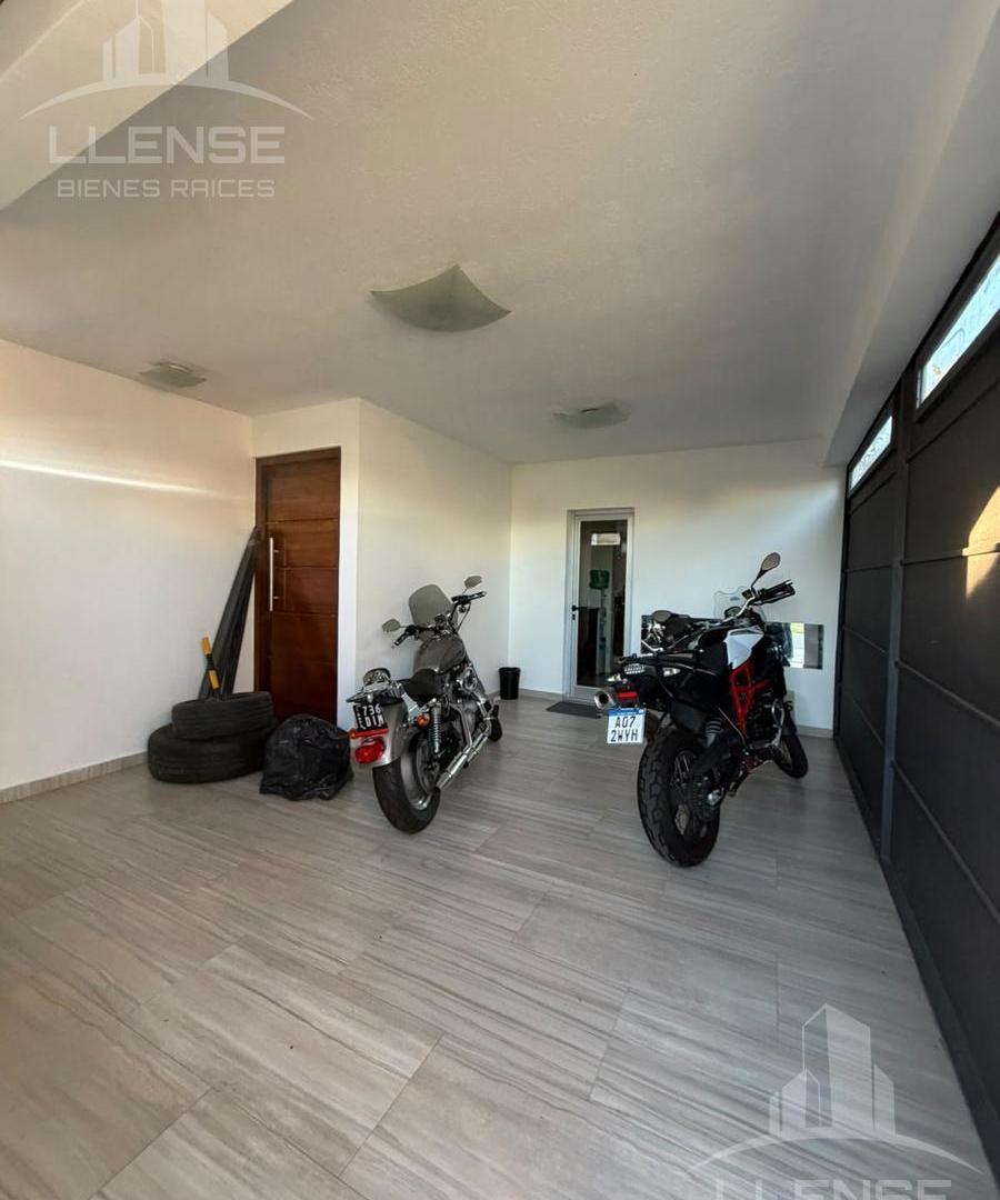 Foto de Casa en dos plantas, 6 ambientes en venta - Barrio Privado Los Troncos, imagen 2