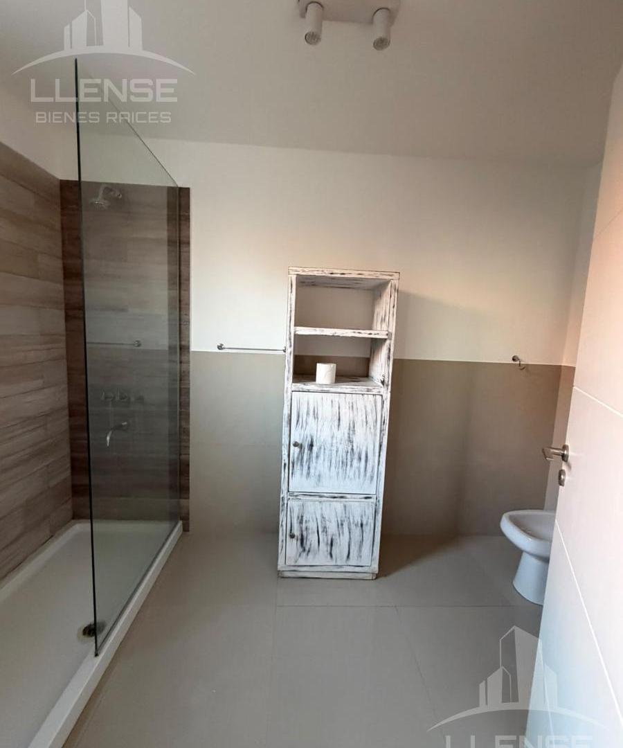 Foto de Casa en dos plantas, 6 ambientes en venta - Barrio Privado Los Troncos, imagen 4
