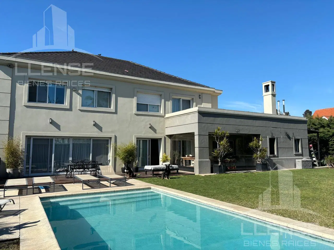 Casa de categoría 8 ambientes sobre 2 lotes en venta y alquiler - Barrancas de Guido Quilmes 2