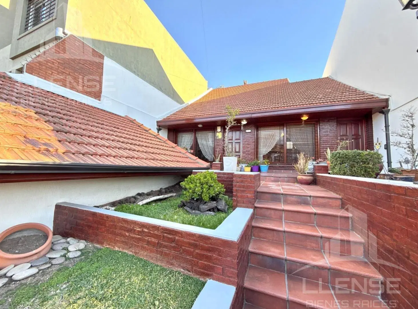 Casa en venta de 6 ambientes con cochera doble - APTO CREDITO - Quilmes centro 3