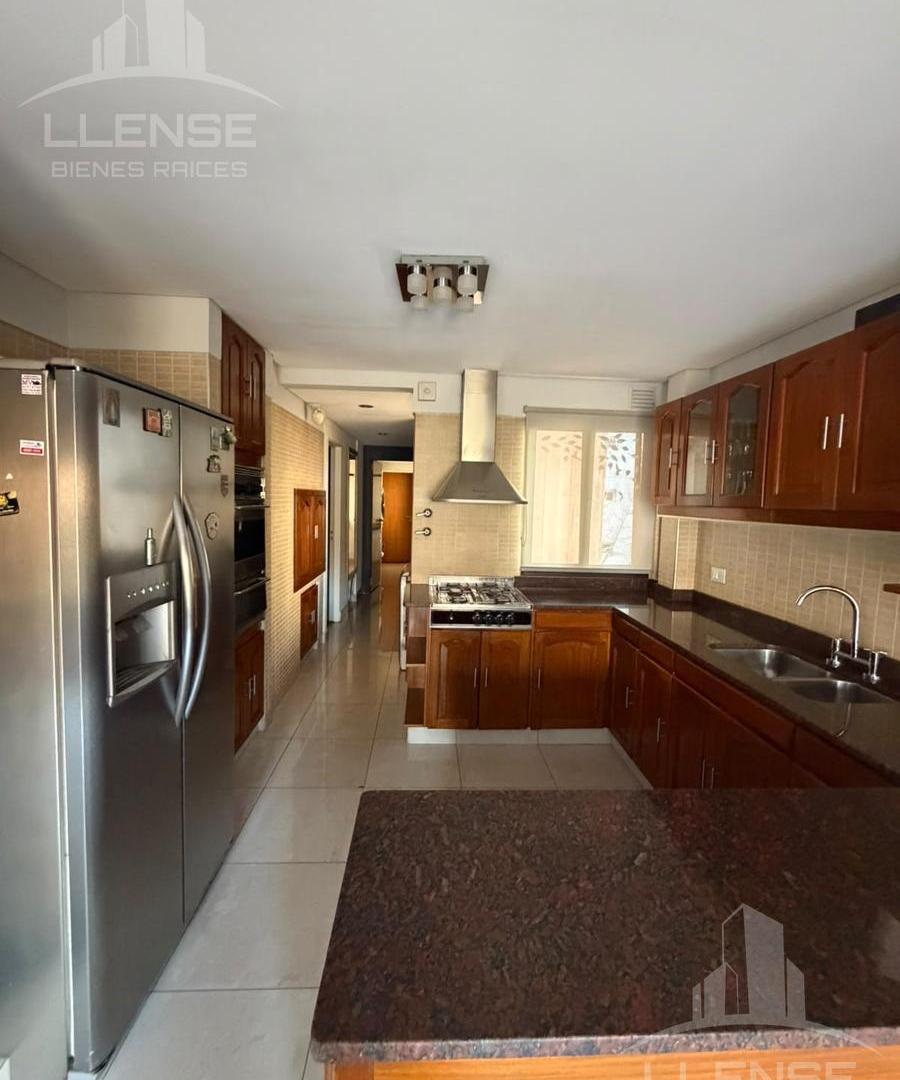 Foto de Piso de categoría en venta 5 ambientes con 2 cocheras subterráneas y baulera - Quilmes Centro, imagen 5