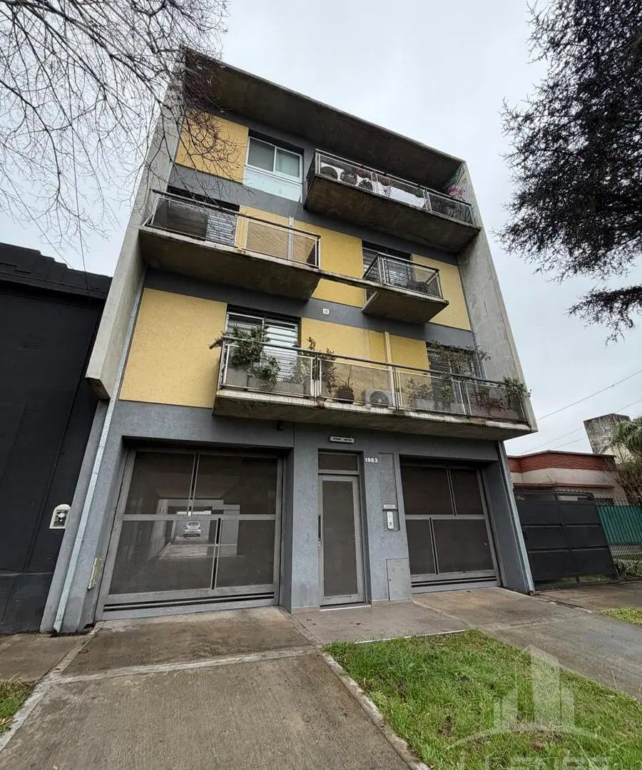 Departamento 2 ambientes con cochera descubierta en alquiler - Quilmes Oeste 1