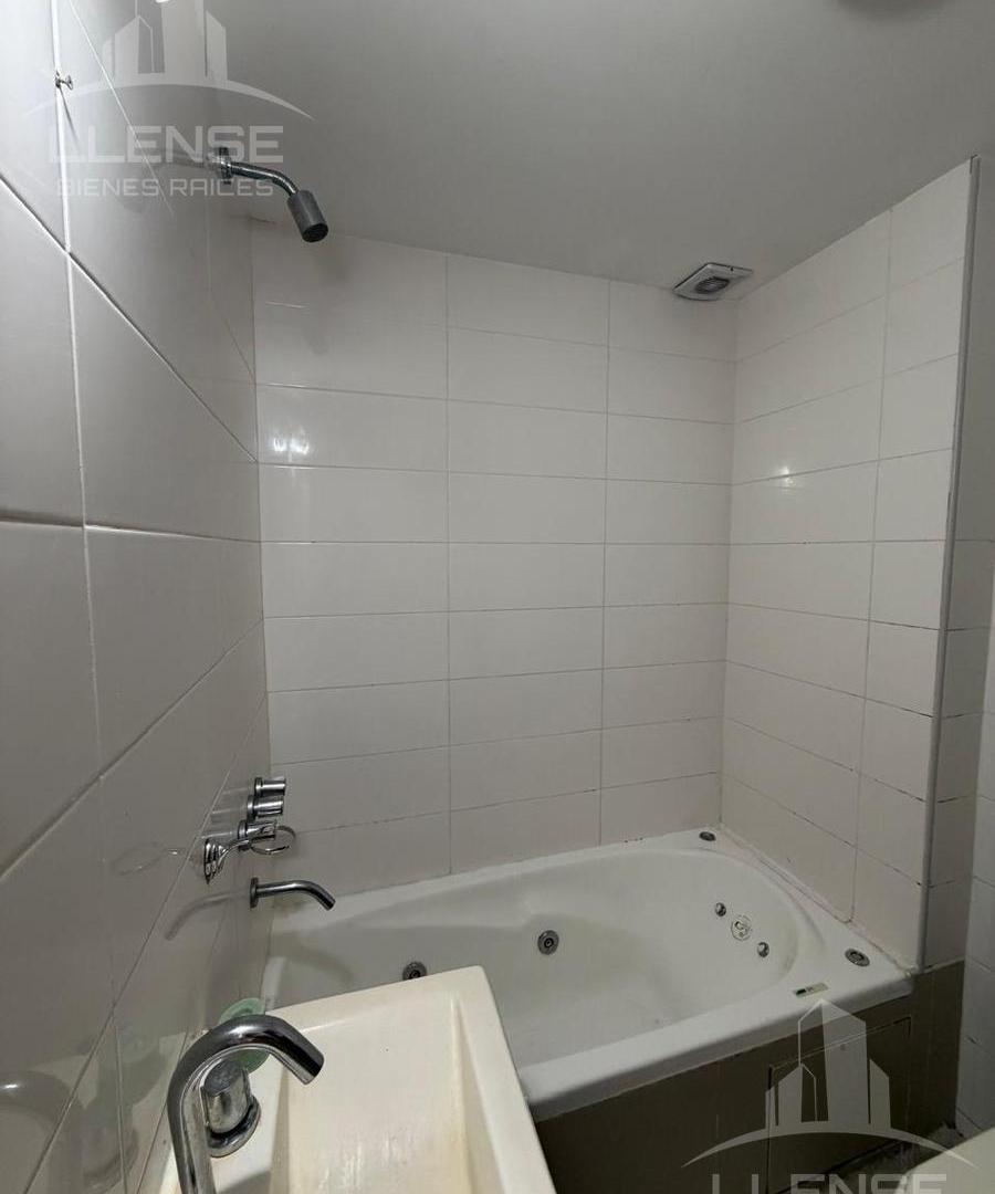 Foto de Departamento 2 ambientes con cochera descubierta en alquiler - Quilmes Oeste, imagen 3
