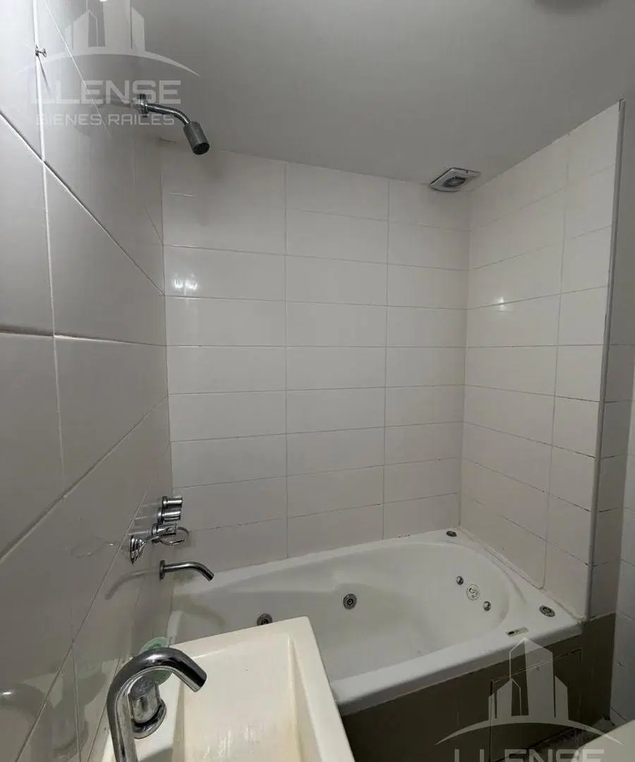 Departamento 2 ambientes con cochera descubierta en alquiler - Quilmes Oeste 3