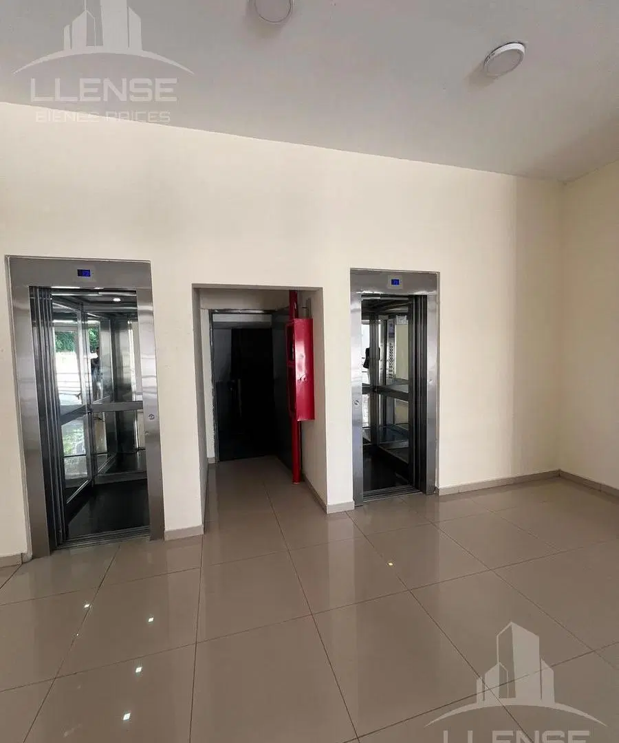 Departamento 3 ambientes con balcón y cochera en alquiler - Bernal Centro 2