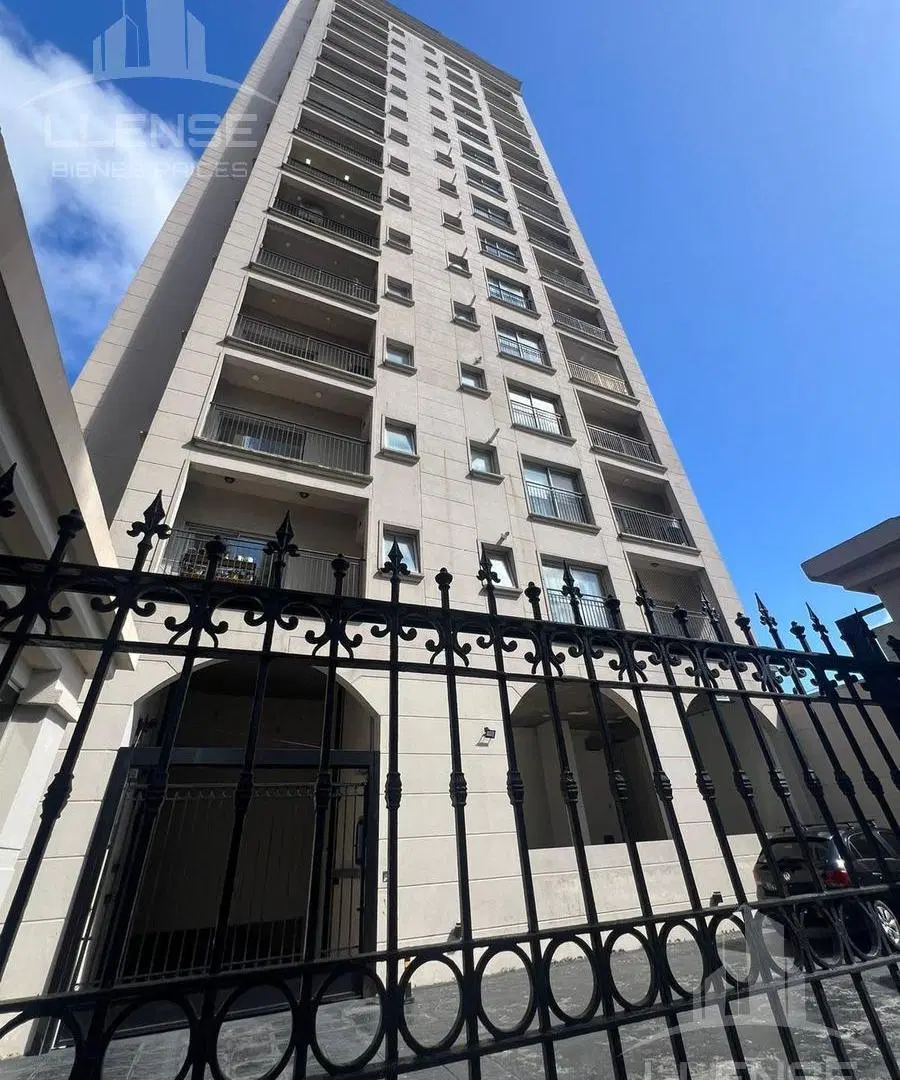 Departamento 3 ambientes con balcón y cochera en alquiler - Bernal Centro 1