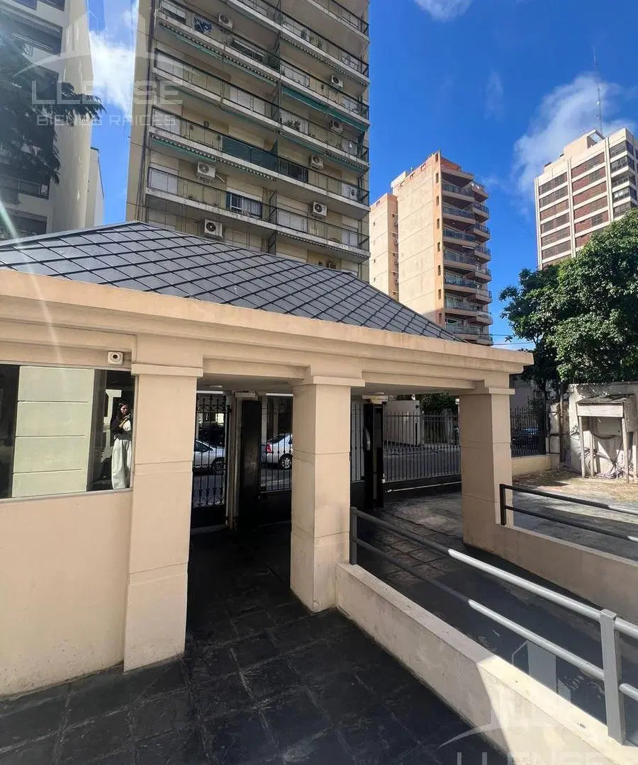 Departamento 3 ambientes con balcón y cochera en alquiler - Bernal Centro 4