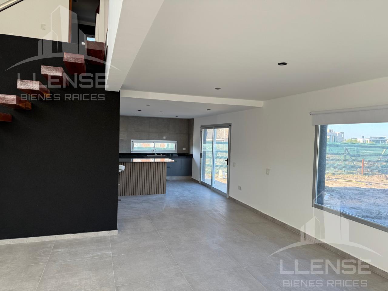 Foto de Casa 5 ambientes con piscina a la laguna en venta - ALQUILADA, imagen 5