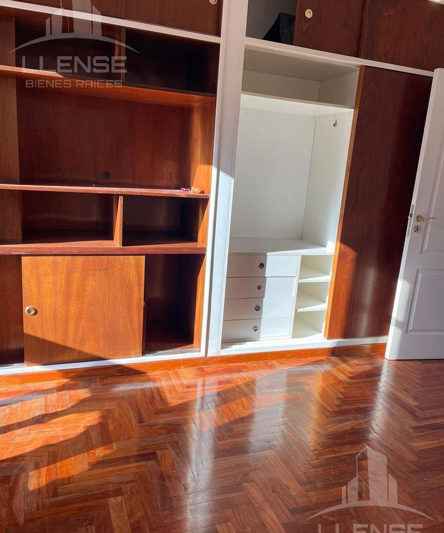 Foto de Departamento piso 4 ambientes con 2 cocheras y baulera en alquiler, imagen 5