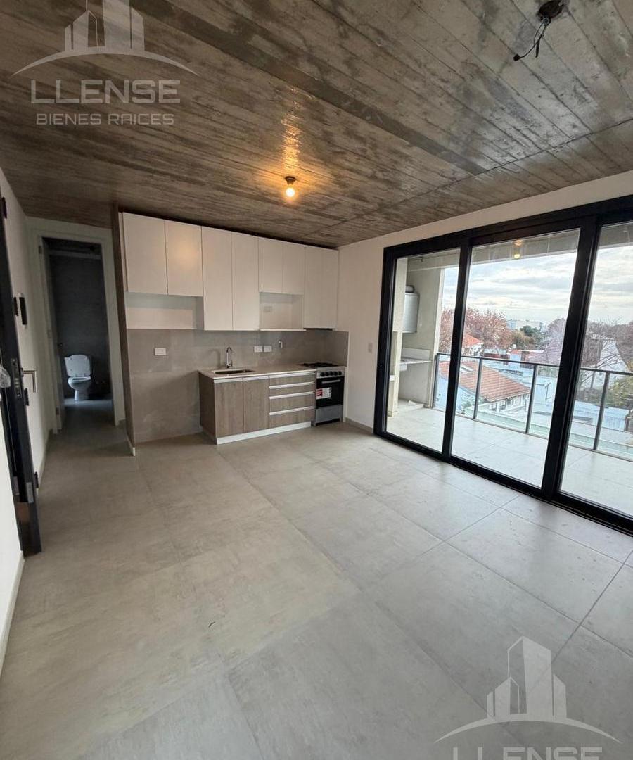Foto de Exclusivo departamento 2 ambientes con cochera y terraza propia a, imagen 1