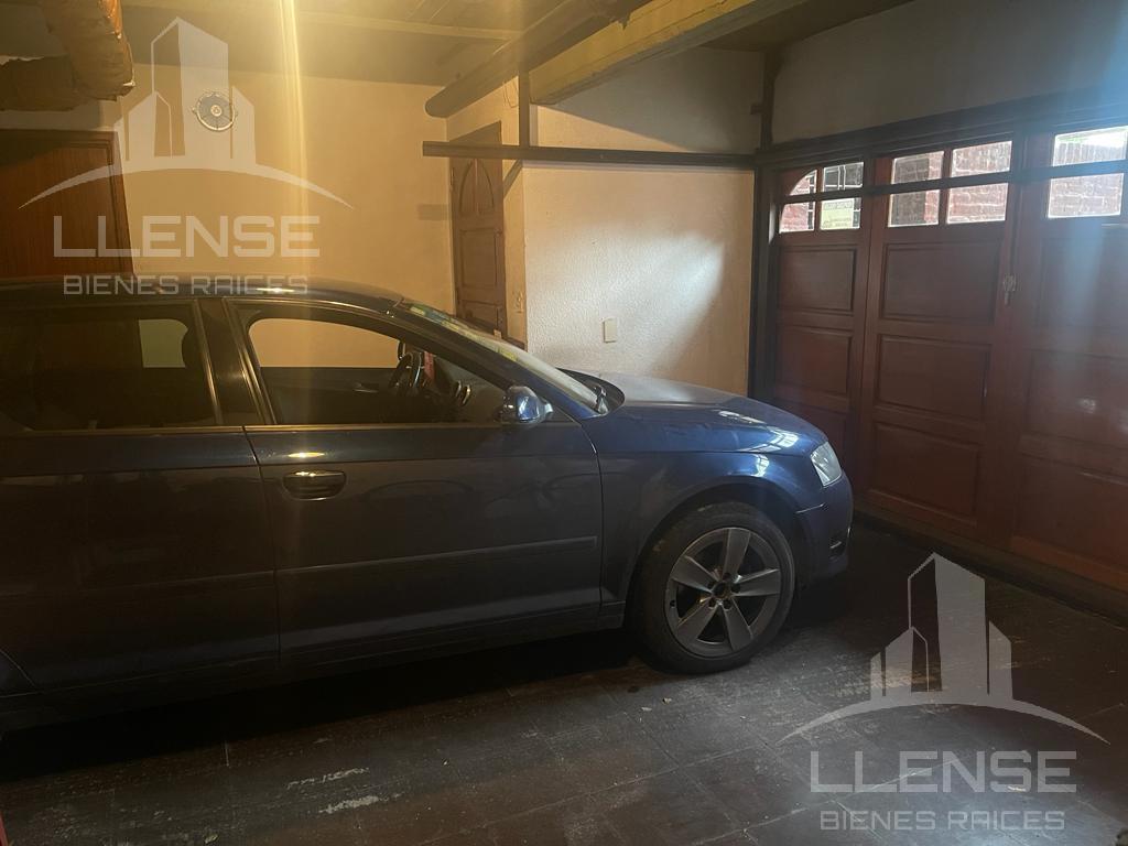 Foto de Casa estilo chalet 6 ambientes con jardín y quincho en venta - Bernal, imagen 4