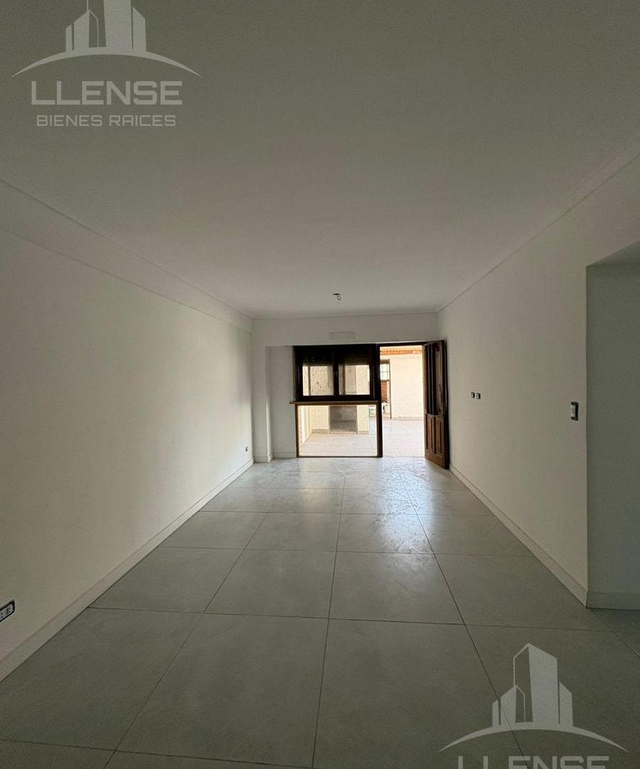 Foto de Departamento 3 ambientes con patio aterrazado quincho parrilla cochera, imagen 2