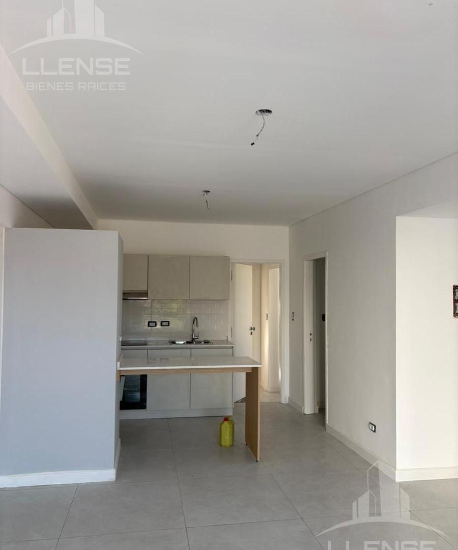 Foto de Departamento de 3 ambientes con terraza parrilla lavadero y cochera con, imagen 2