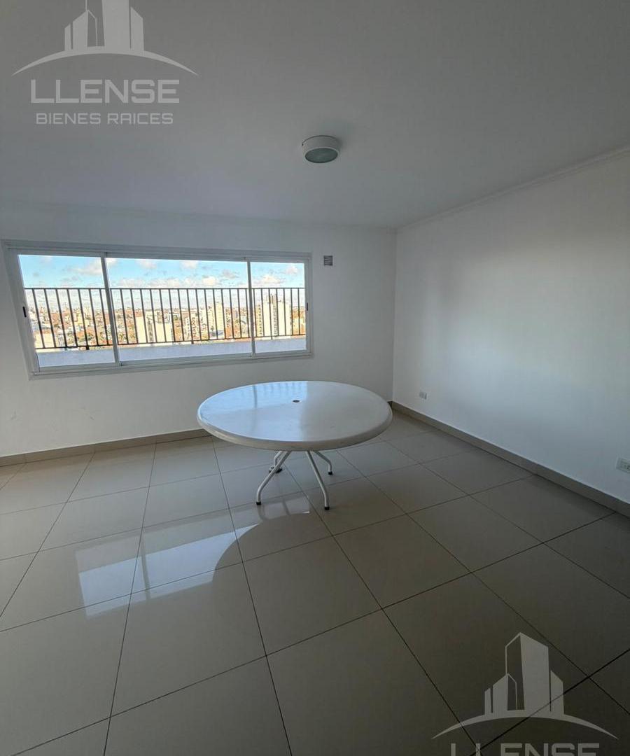 Foto de Departamento 3 ambientes con balcón y baulera en venta - Bernal, imagen 3